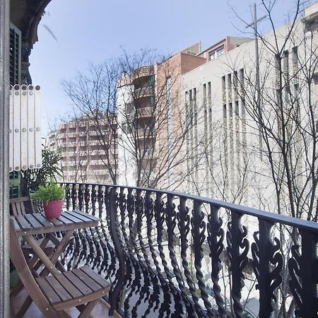 Aparteasy - Authentic Family Apartment Barcellona Esterno foto