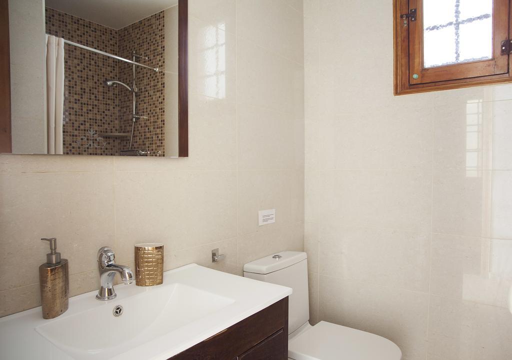 Aparteasy - Authentic Family Apartment Barcellona Esterno foto