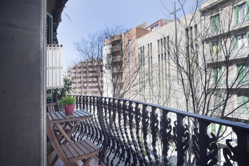 Aparteasy - Authentic Family Apartment Barcellona Esterno foto