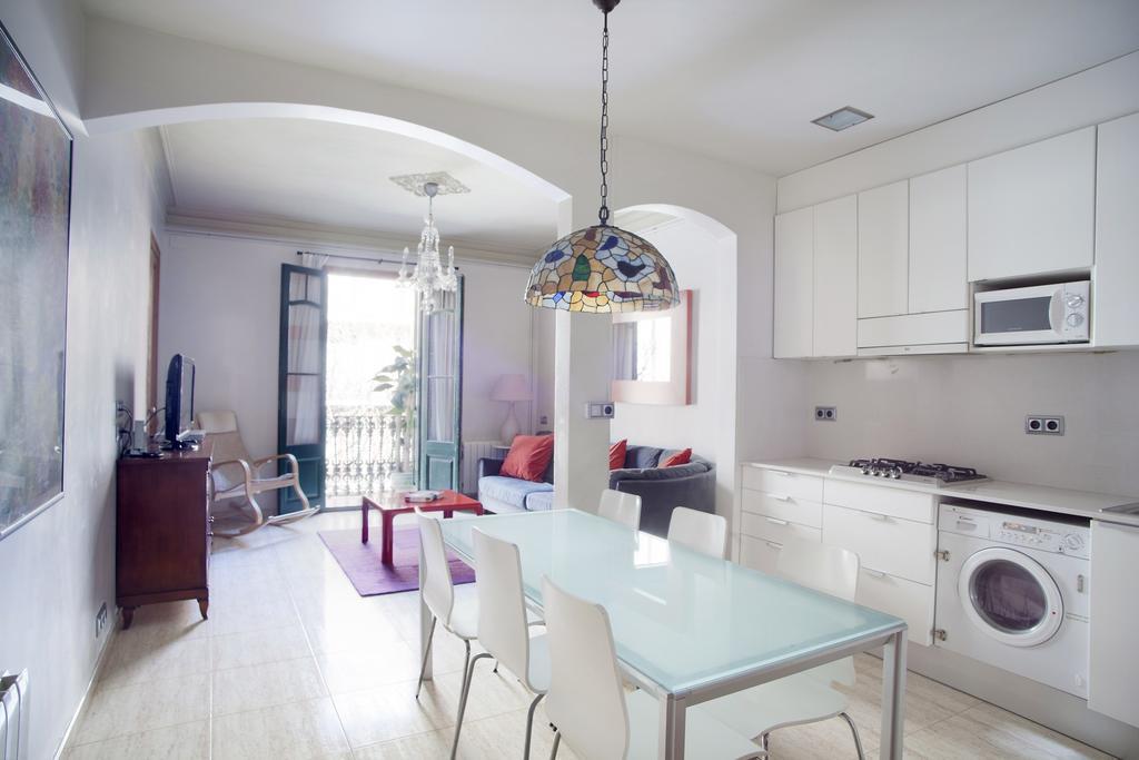 Aparteasy - Authentic Family Apartment Barcellona Esterno foto