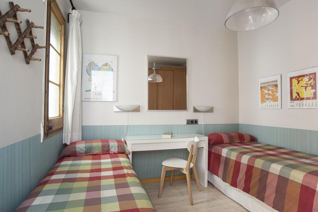 Aparteasy - Authentic Family Apartment Barcellona Esterno foto