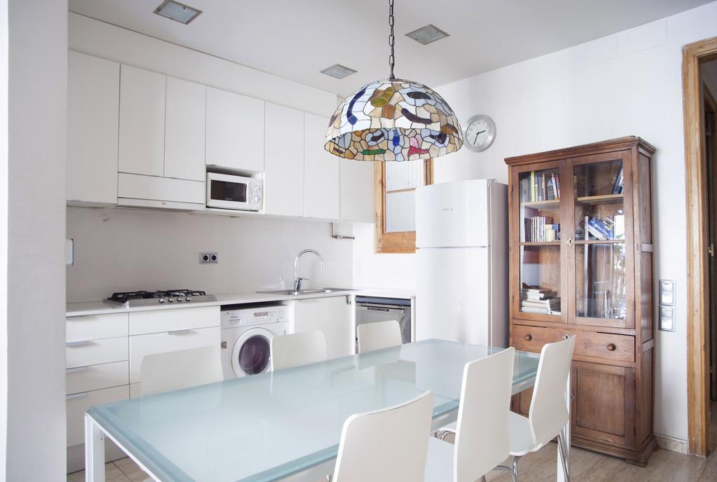 Aparteasy - Authentic Family Apartment Barcellona Esterno foto