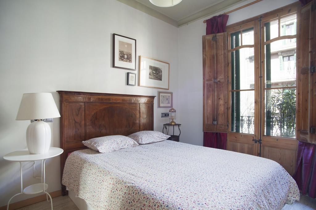 Aparteasy - Authentic Family Apartment Barcellona Esterno foto