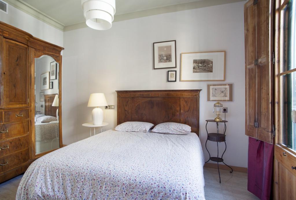 Aparteasy - Authentic Family Apartment Barcellona Esterno foto